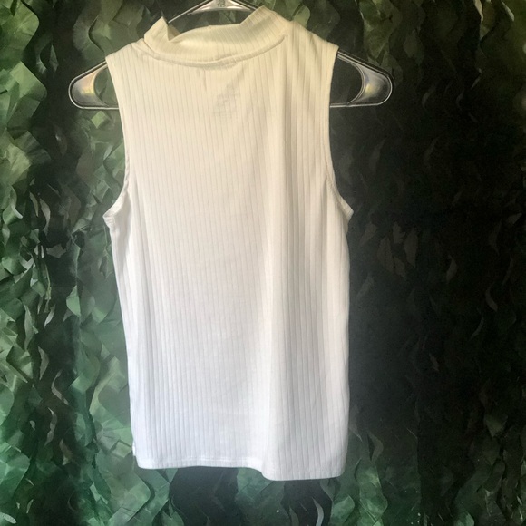 Sleeveless White Ribbed Top - Picture 2 of 2